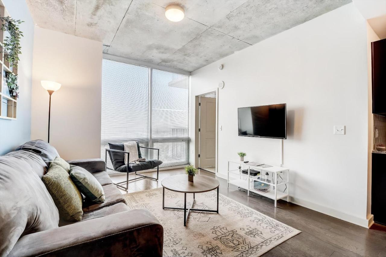 Frontdesk Skyhouse Apts Uptown Charlotte Apartment Room photo